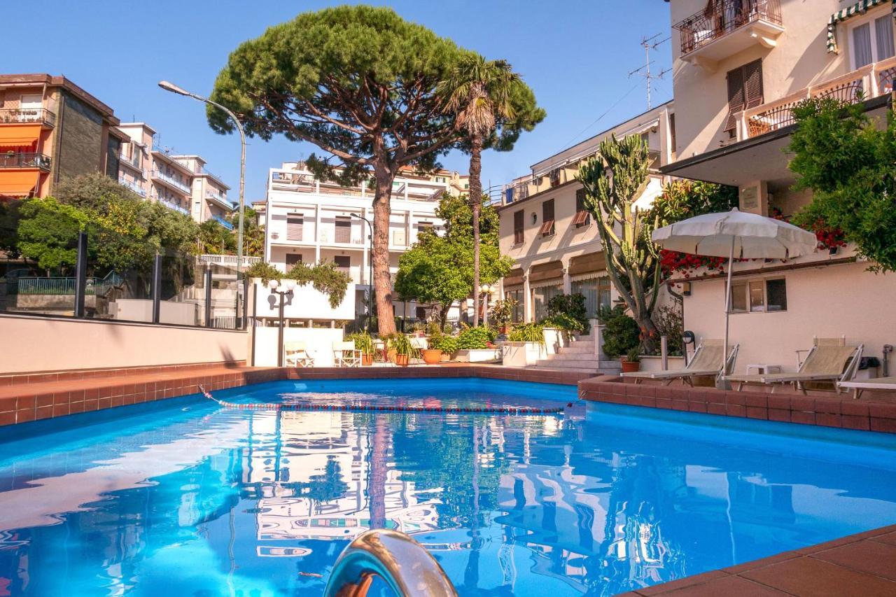 Coccodrillo Hotel & Apartments Varazze Exterior photo