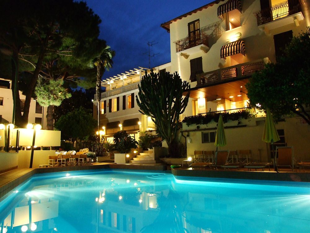 Coccodrillo Hotel & Apartments Varazze Exterior photo